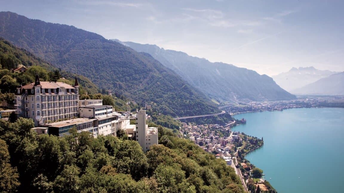What makes a Swiss school of tourism and hospitality world class?